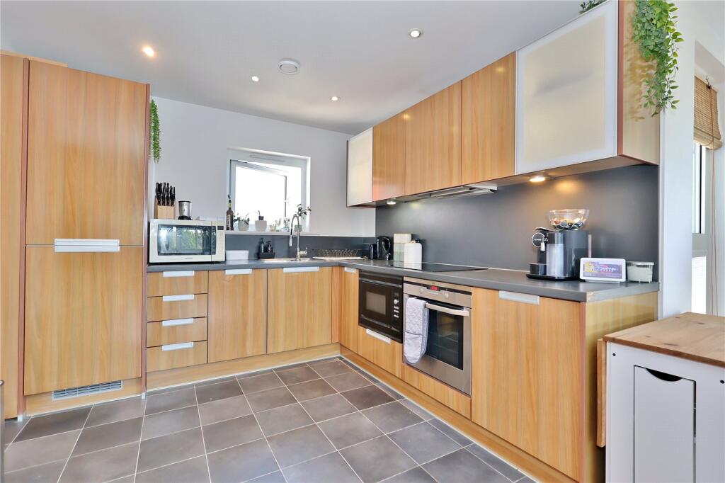 Apartment in Woking, Mount Hermon, Westfield - View 5
