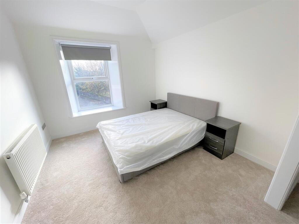 Apartment in Sefton, Liverpool City Region - View 3