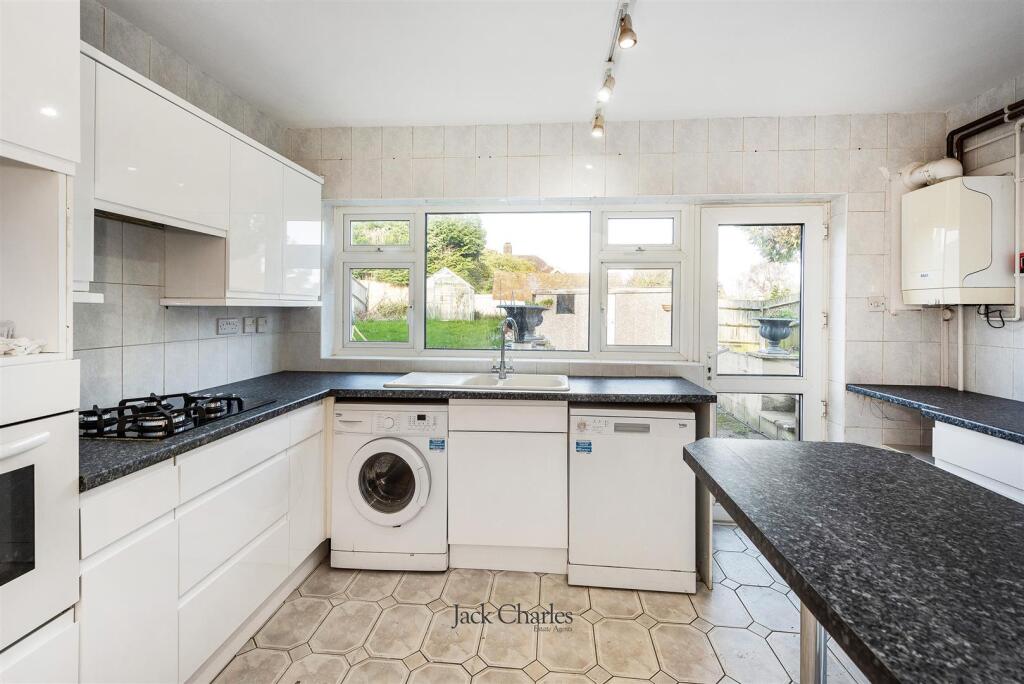 3-bed house on Hastings Road, Pembury, Tunbridge Wells, £350,000