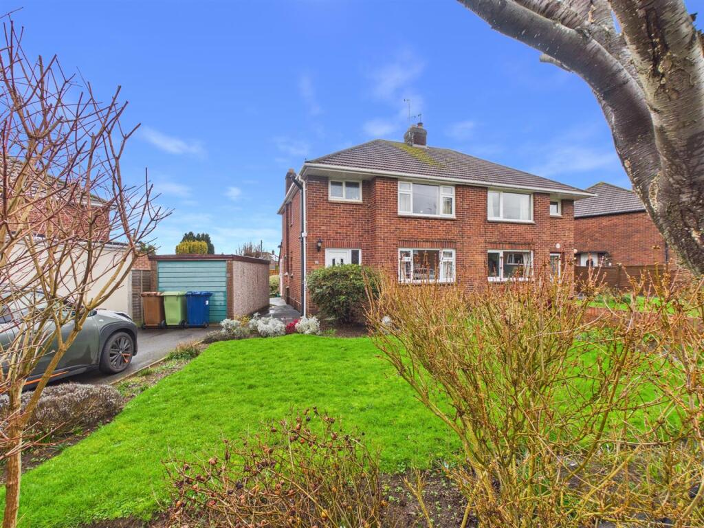3-bed semi-detached on Chosen Drive, Gloucester, £315,000