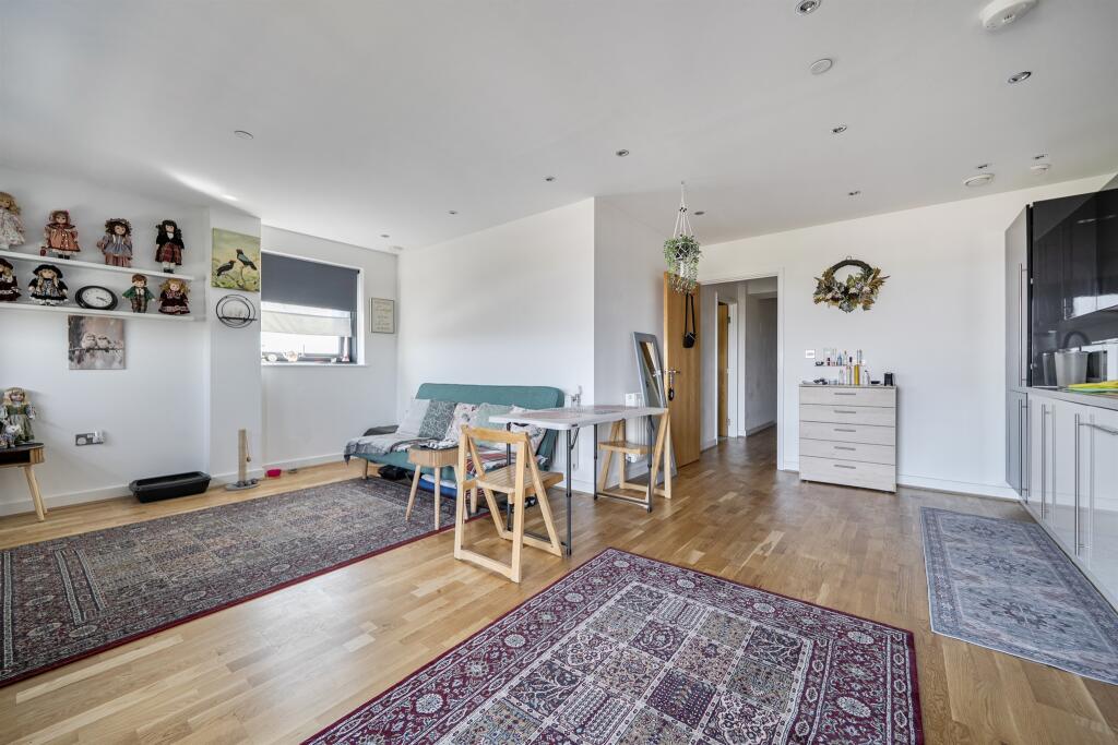 Apartment in Enfield - View 4