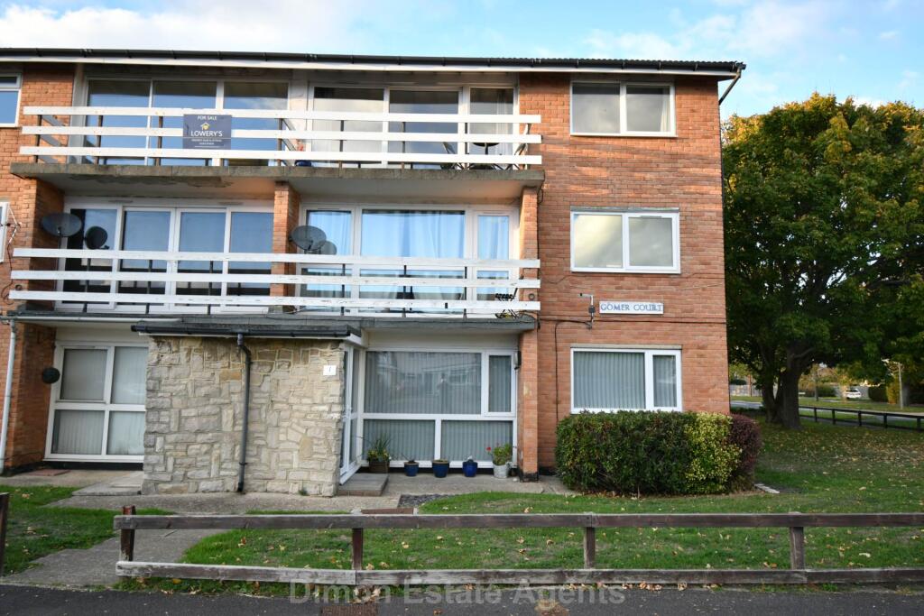 2-bed flat on Gomer Court, Gomer, Gosport, £179,000