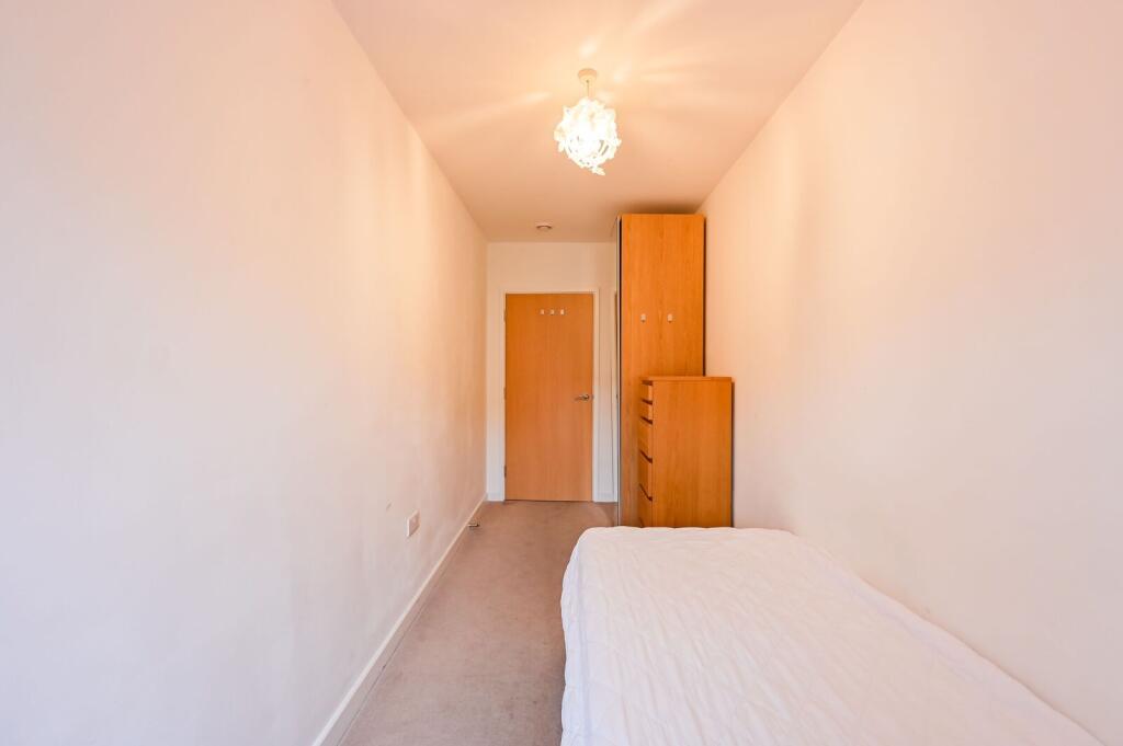 Salton Square, E14, Limehouse, London, E14 - More