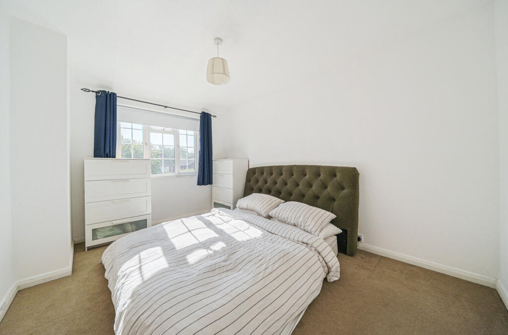 House in Woking, Maybury, Westfield - More