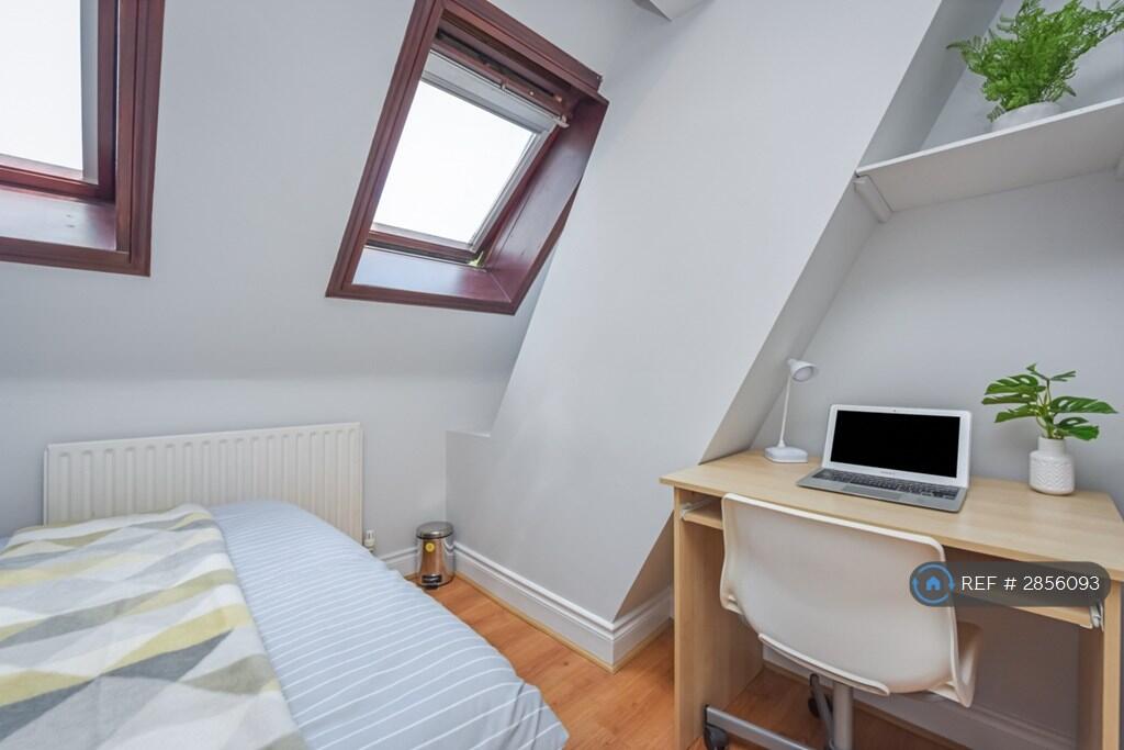 6 bedroom terraced house for rent