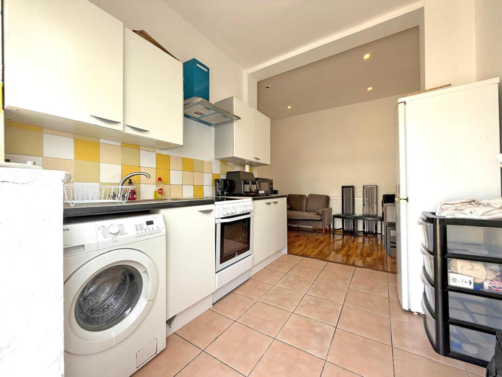 8 Holstock Road,  Ilford, IG1 photo 4