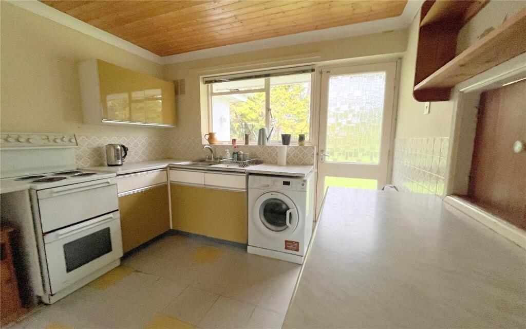 Woodhayes Avenue, Highcliffe, Christchurch, Dorset, BH23 photo 4