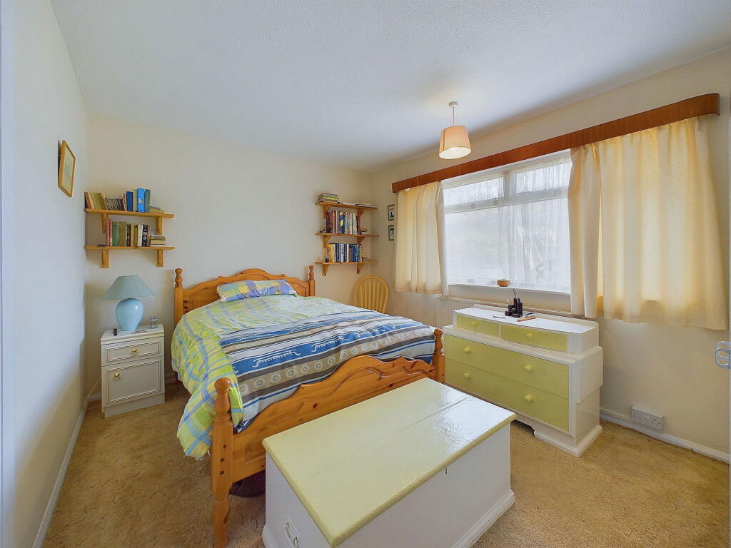 Rusper Road South, Worthing, BN13 - More