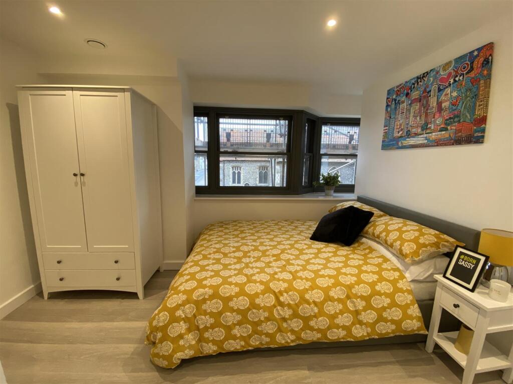 Main image of property: 6 Barrett -Ref 3560