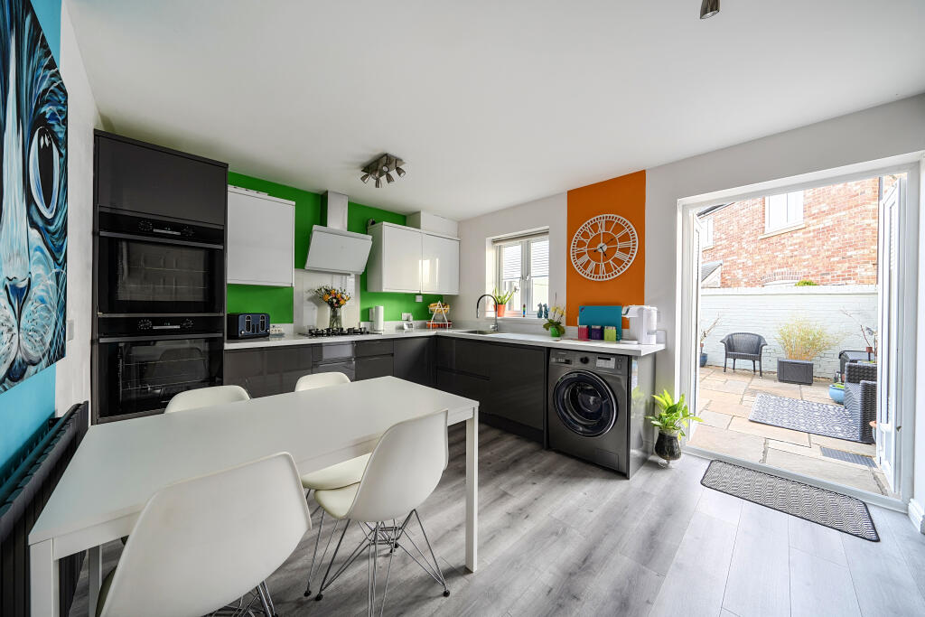 Phoebe Way, Oakhurst, Swindon, SN25 photo 3