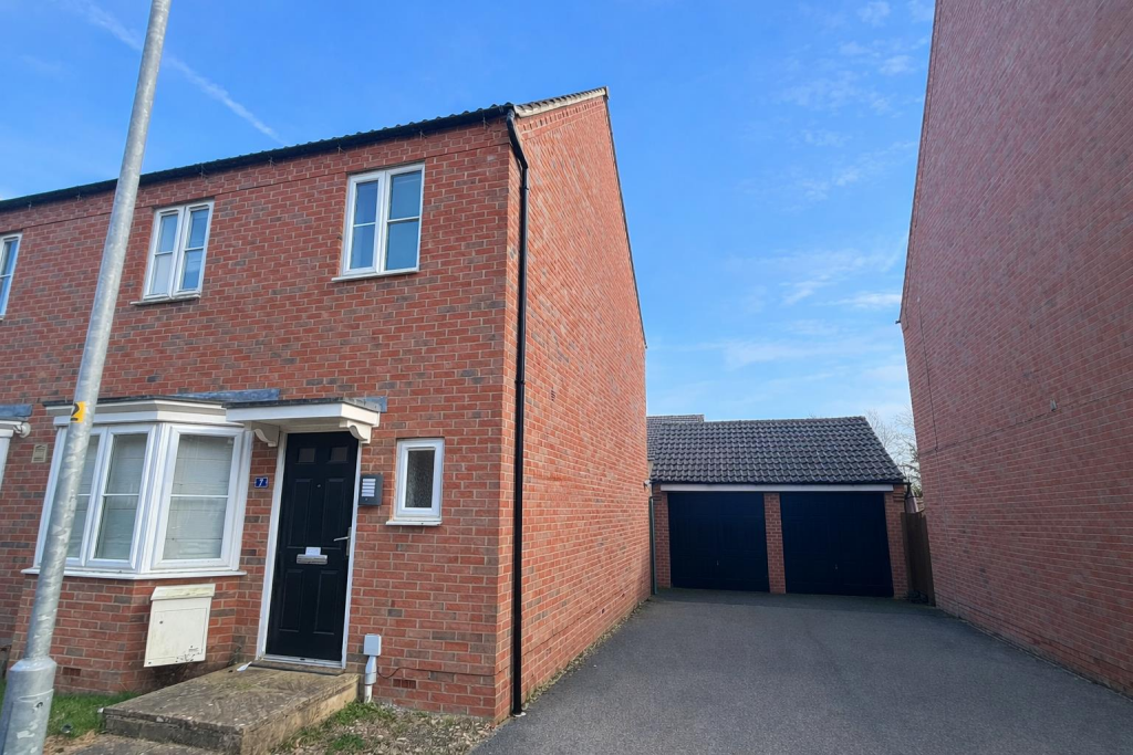 House in Northampton, North Northamptonshire - View 2