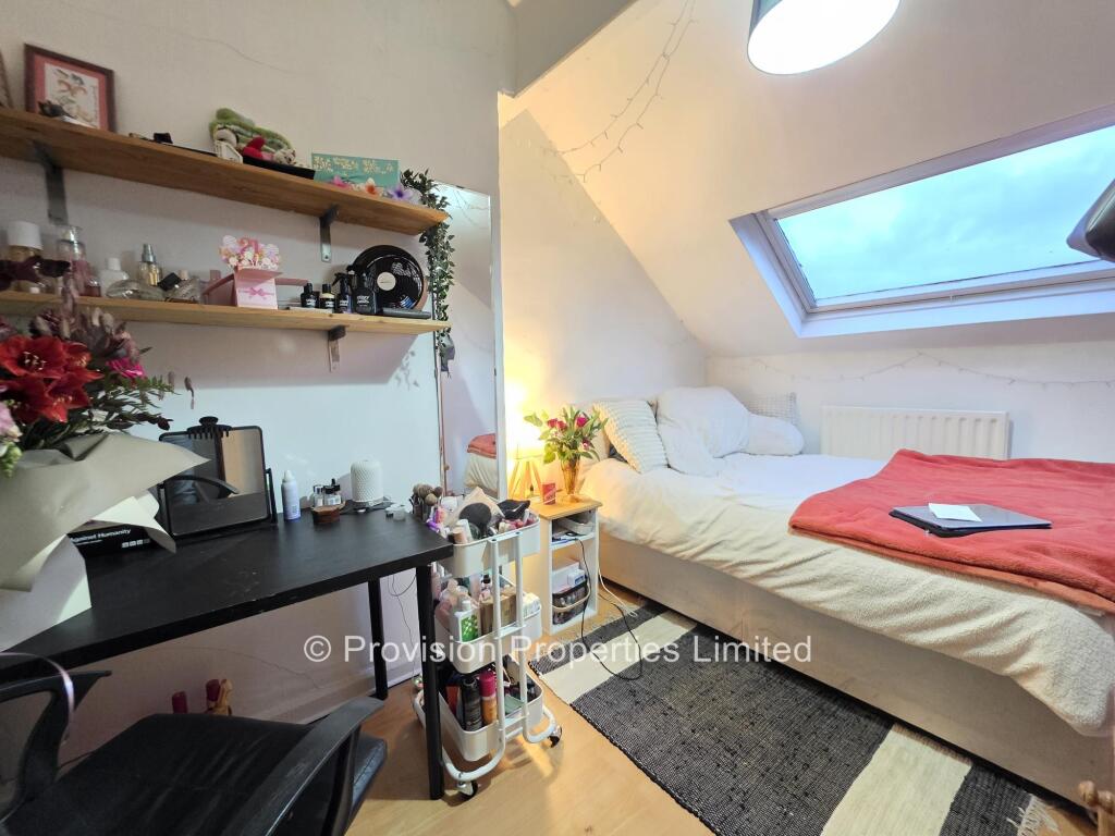 6 bedroom detached house for rent