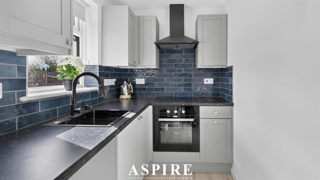 Apartment in Southend-on-Sea - View 5