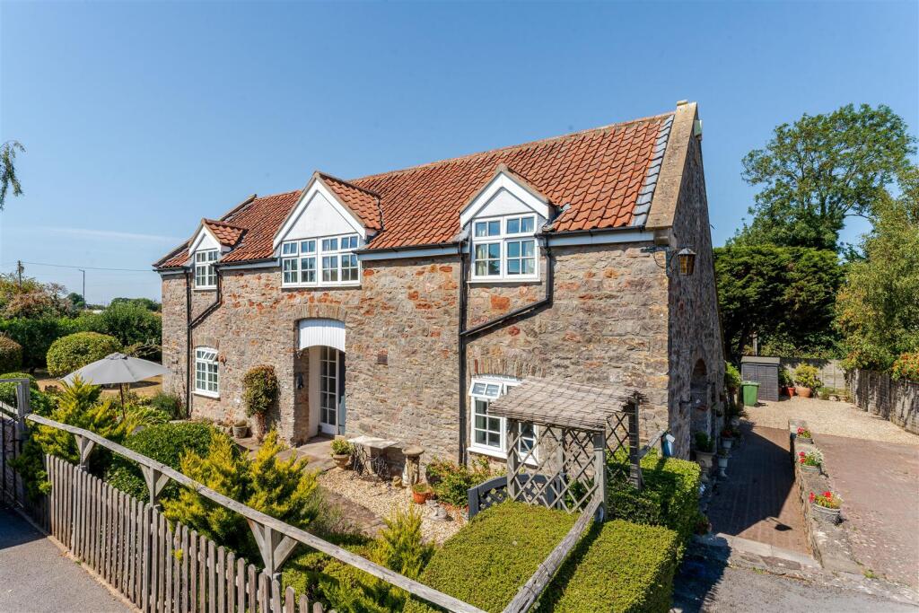 Characterful stone barn conversion occupying generous gardens on the edge of Congresbury