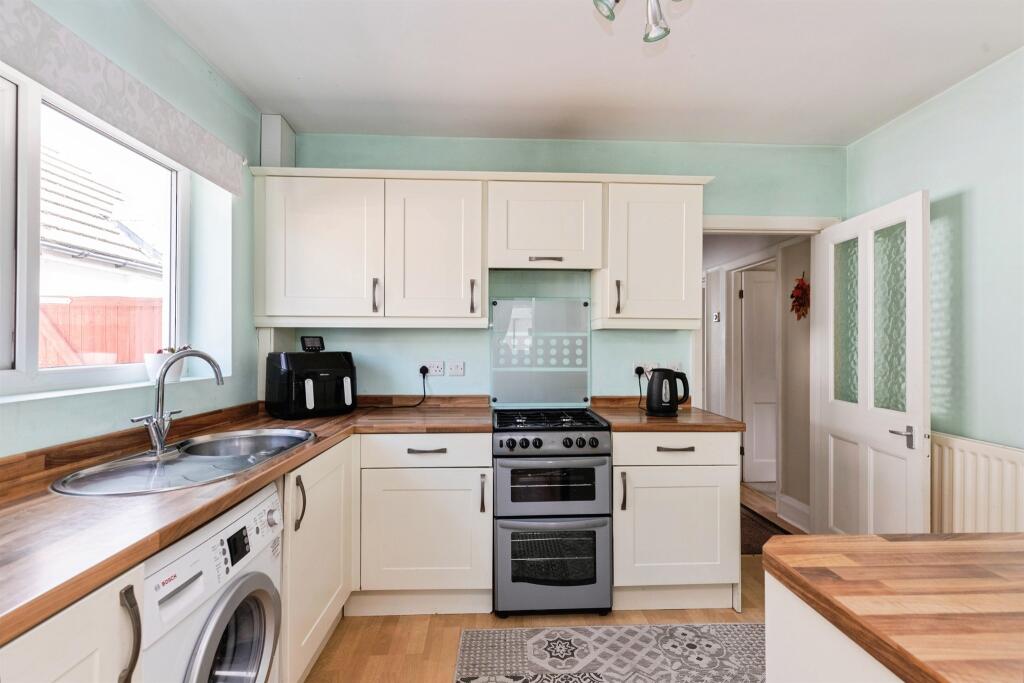 Daws Avenue, Bournemouth photo 5