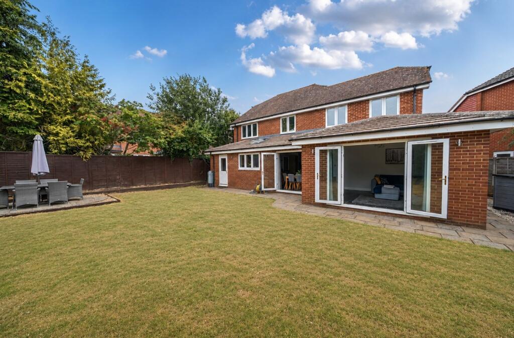Cranesfield, Sherborne St. John, RG24 - View 2