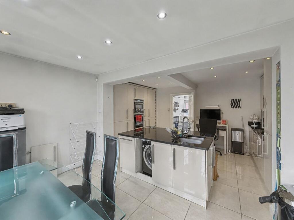 12 Alder Close, Bury, Lancashire, BL8 2PT photo 4