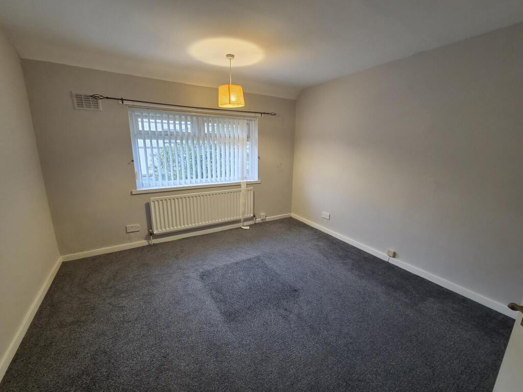 House in Newcastle upon Tyne, Blakelaw, East Denton - More