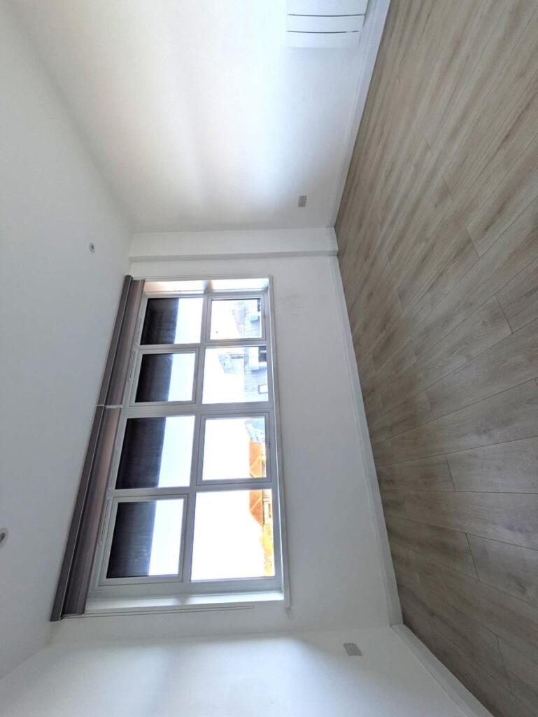 Apartment in Redhill - View 2