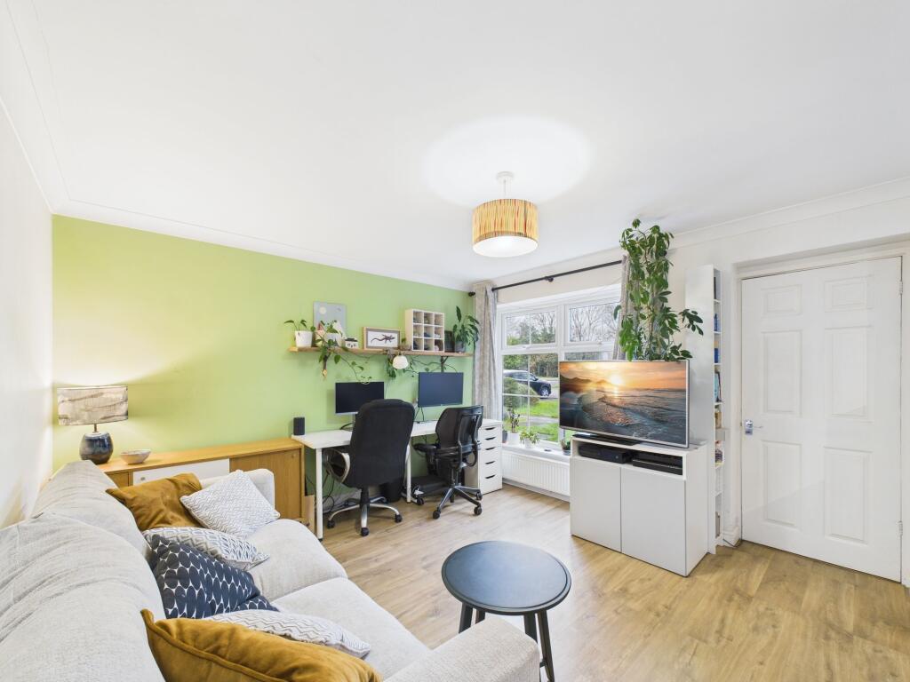 Apartment in Reading, Lower Earley, Earley - View 5
