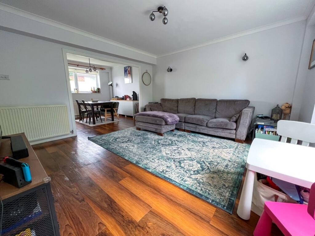 Apartment in Kingston upon Thames - View 3