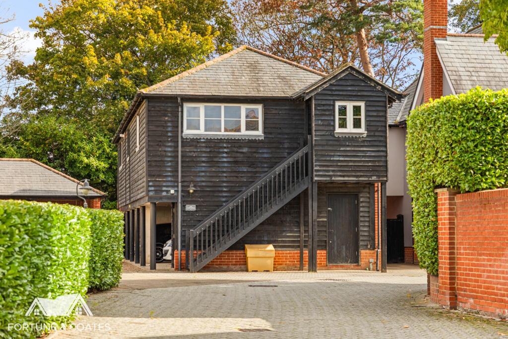 3-bed house on Mulberry Green, Harlow, £425,000