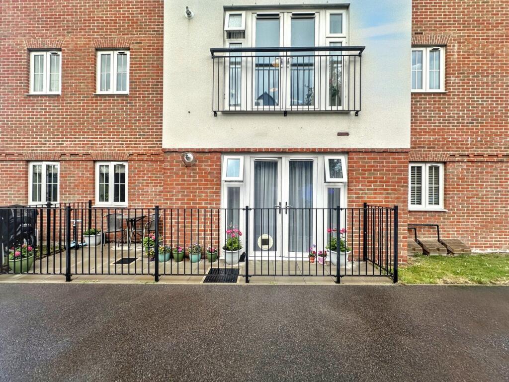 2-bed apartment on Keen Avenue, Buntingford, SG9, £260,000