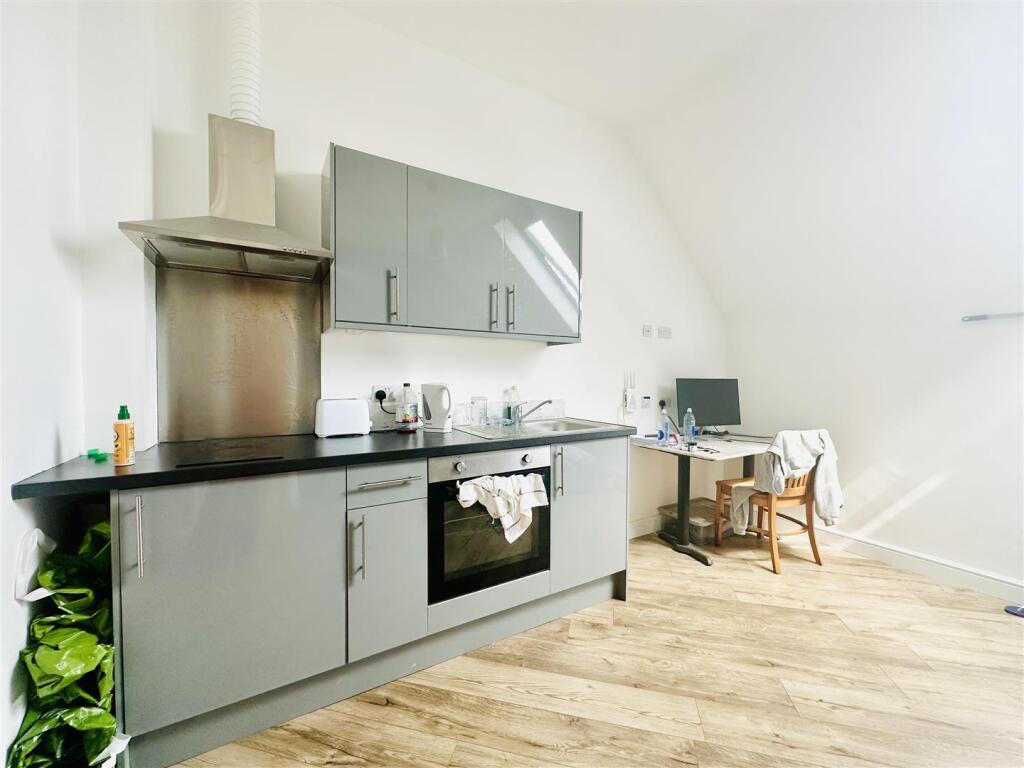 Apartment in Nottingham, Lace Market, St Ann's - View 3