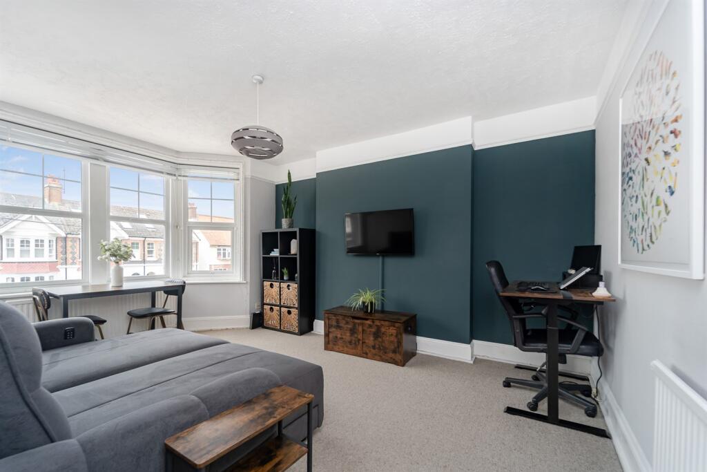 Apartment in Worthing, Broadwater - More