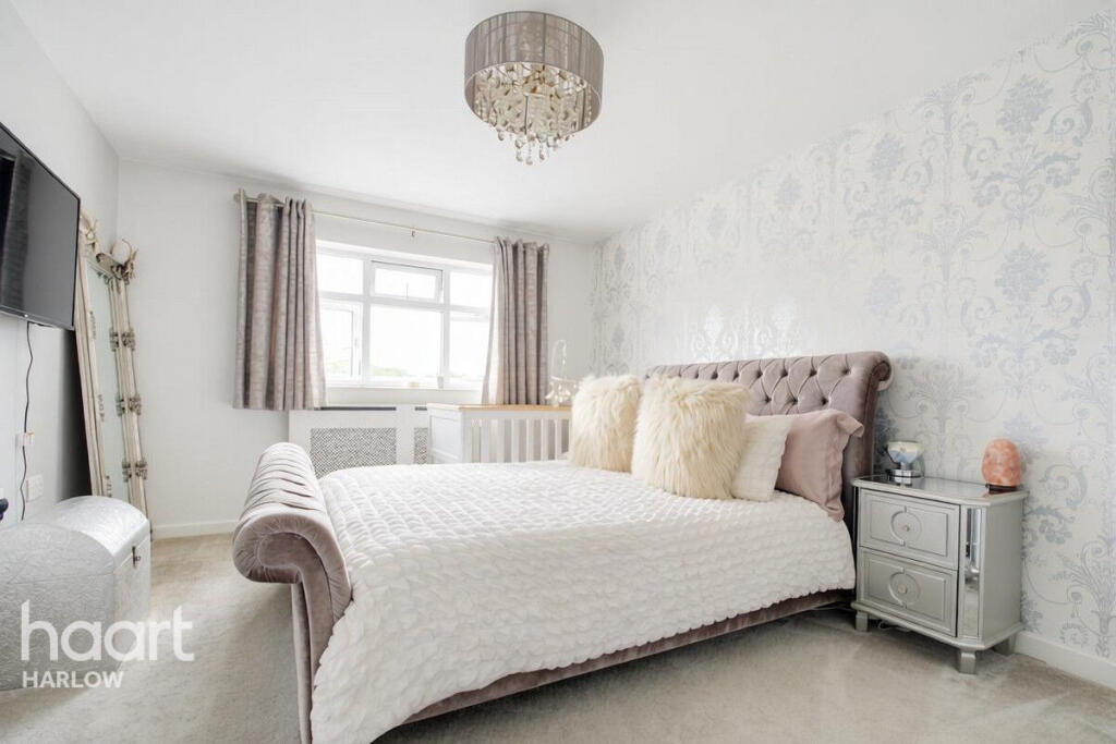 House in Harlow, Hare Street - More