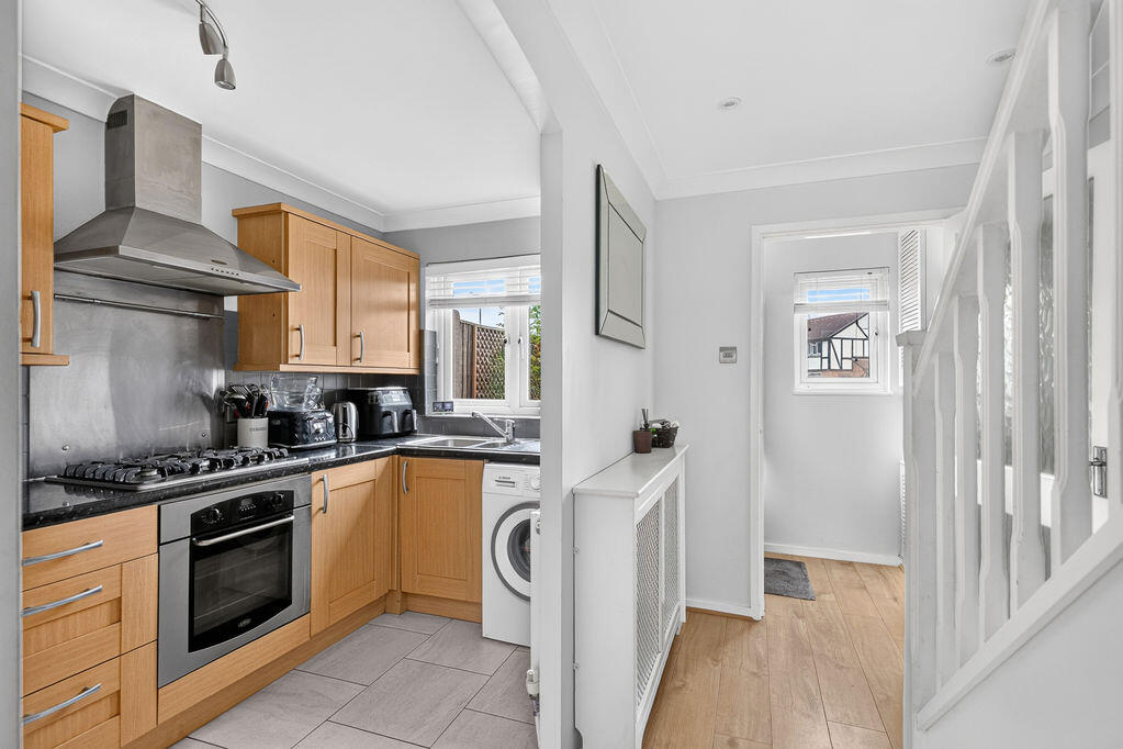 House in Kingston upon Thames - More