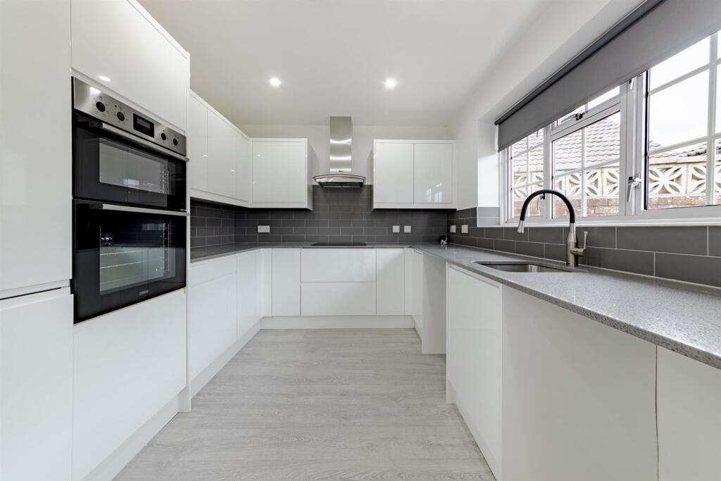 Goswell End Road, Harlington photo 2