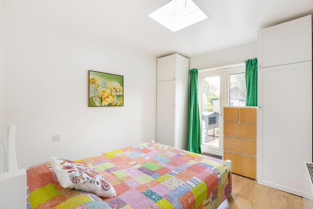 Apartment in Twickenham - View 5