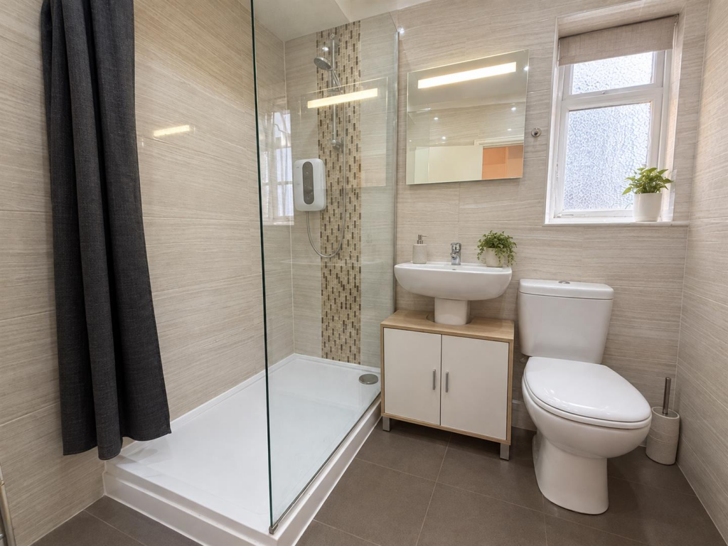 Apartment in Southall - View 5
