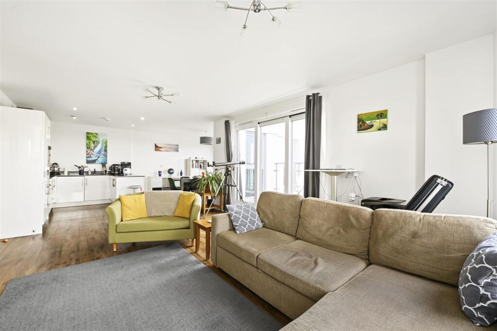 Apartment in St Albans - View 4