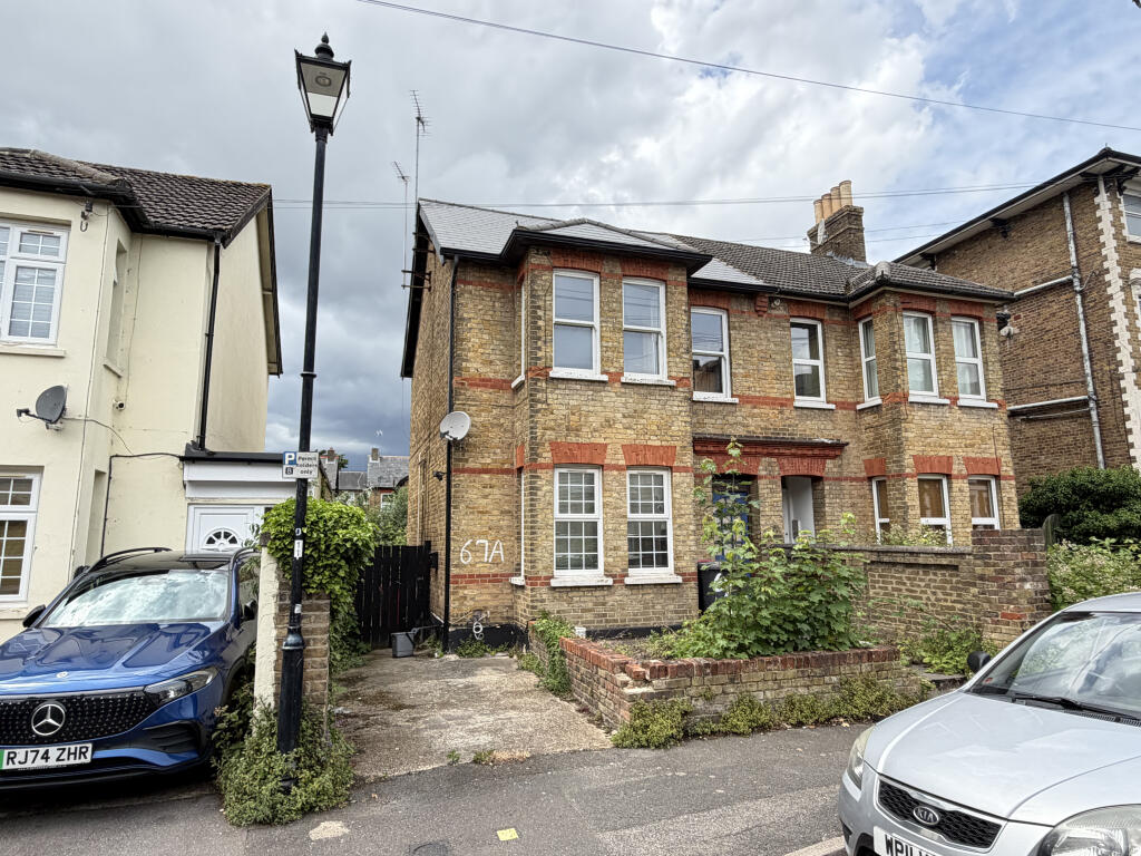 Main image of property: 67a Hencroft Street South, Slough, Berkshire, SL1