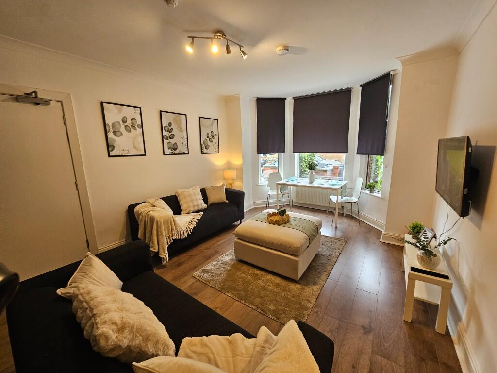 Main image of property: Room 3, 15 Brentwood, Salford M6 8QU