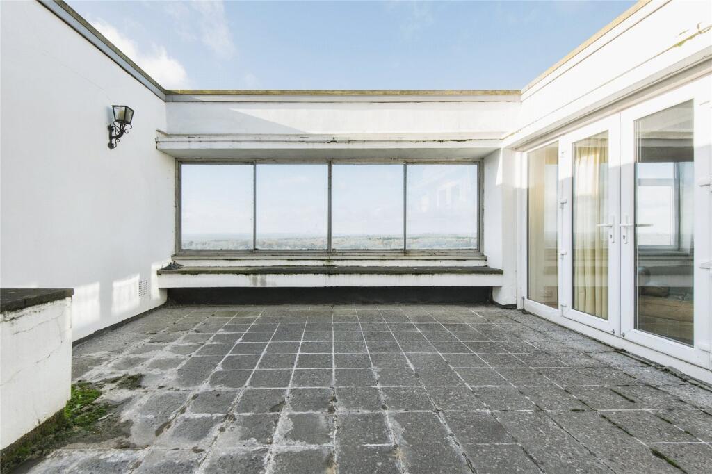 Brampton Tower, Bassett Avenue, Southampton, Hampshire, SO16 photo 3