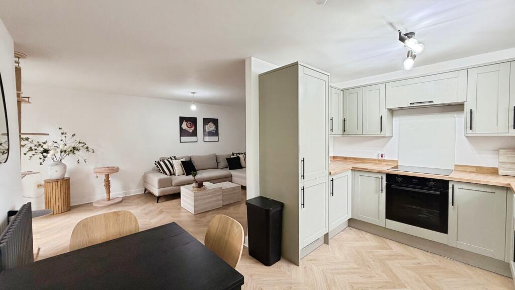 Apartment in Wakefield - View 5