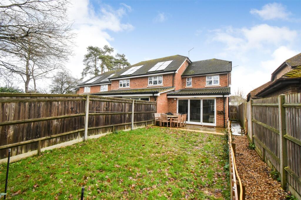 Cresley Drive, London Road, Hook, Hampshire, RG27 photo 4