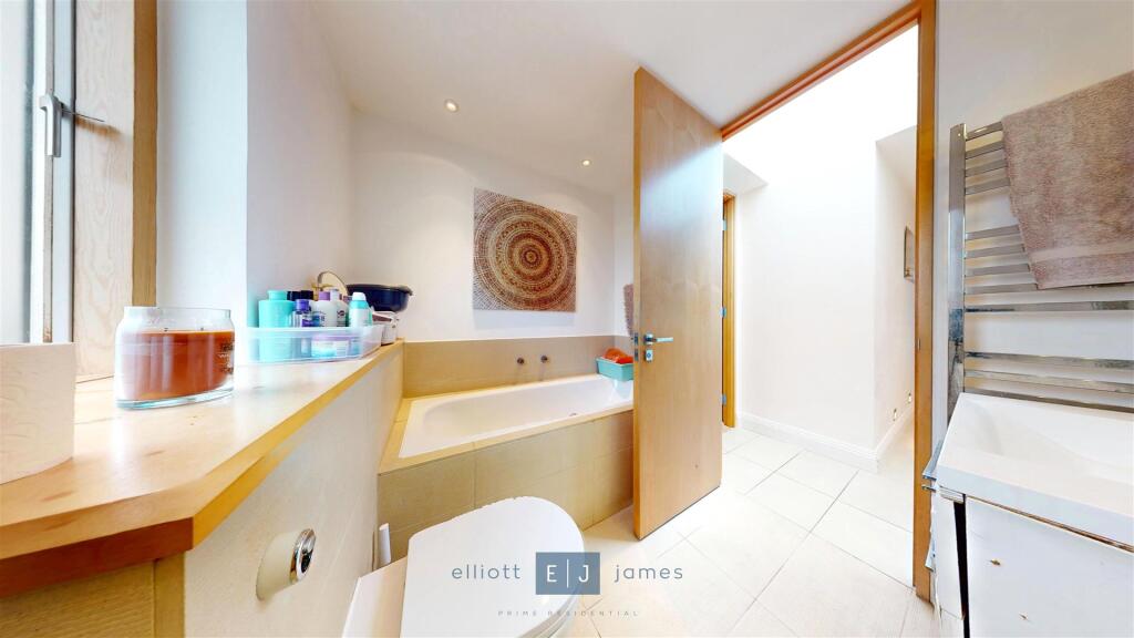 House in Epping Forest, Loughton - View 5