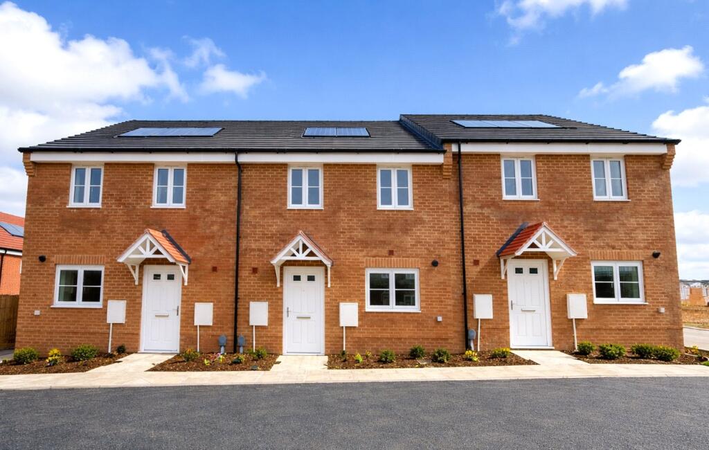 3-bed terraced on Sunridge Close, Hadleigh, Ipswich, £130,000