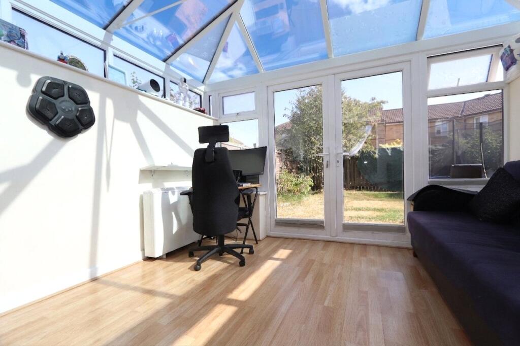 House in Milton Keynes, Monkston, Kents Hill, Monkston and Brinklow - More