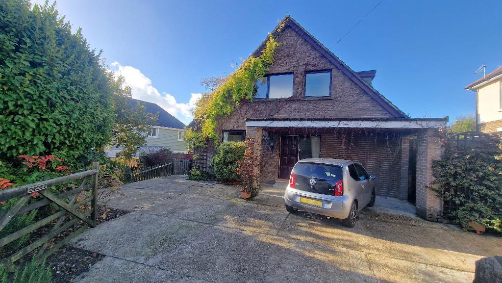 3-bed detached on Hilbre Road, St Helens, Isle of Wight, PO33 1TJ, £675,000
