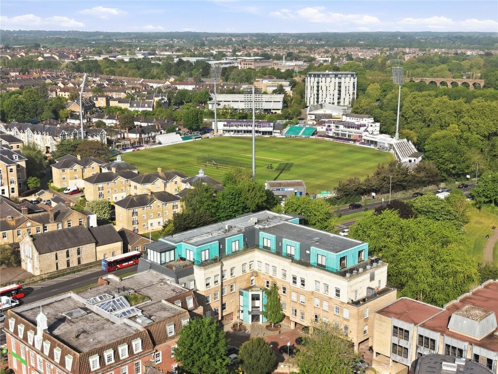 Main image of property: Gemini House, 90 New London Road, Chelmsford, Essex, CM2