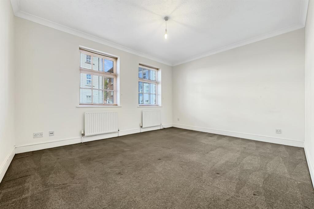 Main image of property: 2 bedroom Ground Floor Flat in Chichester