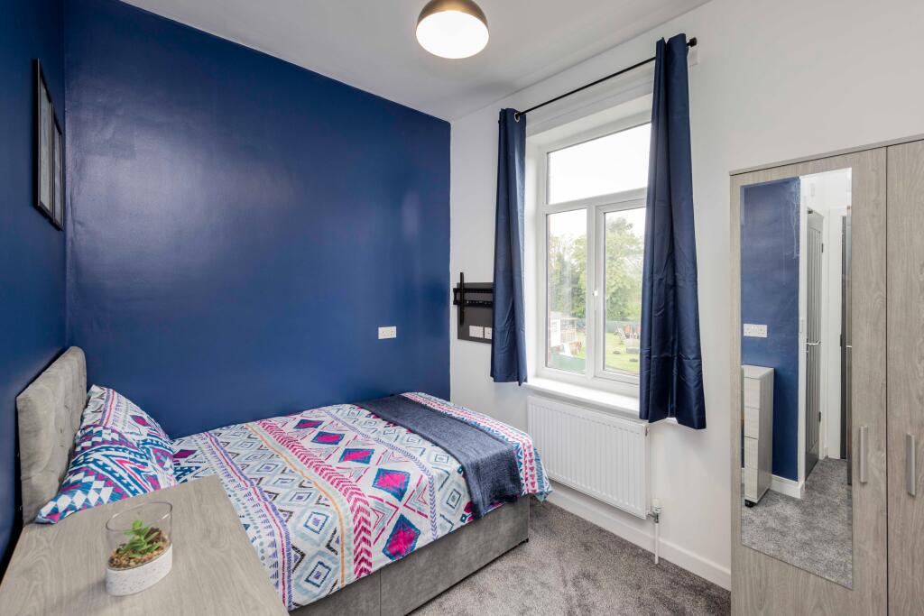 Main image of property: Oldham Road, Failsworth, Manchester, M35