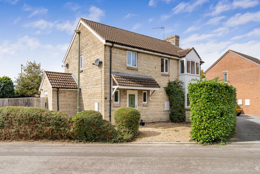 Main image of property: Tangmere Close, Bicester, OX26