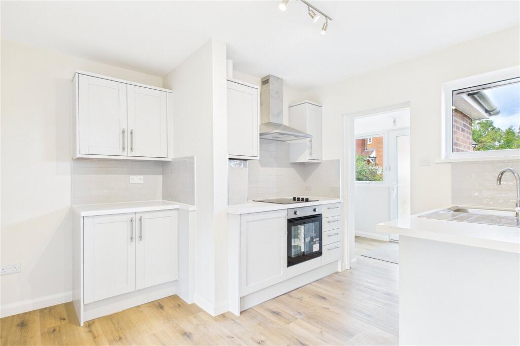 Hampton Road, Newbury, Berkshire, RG14 photo 2