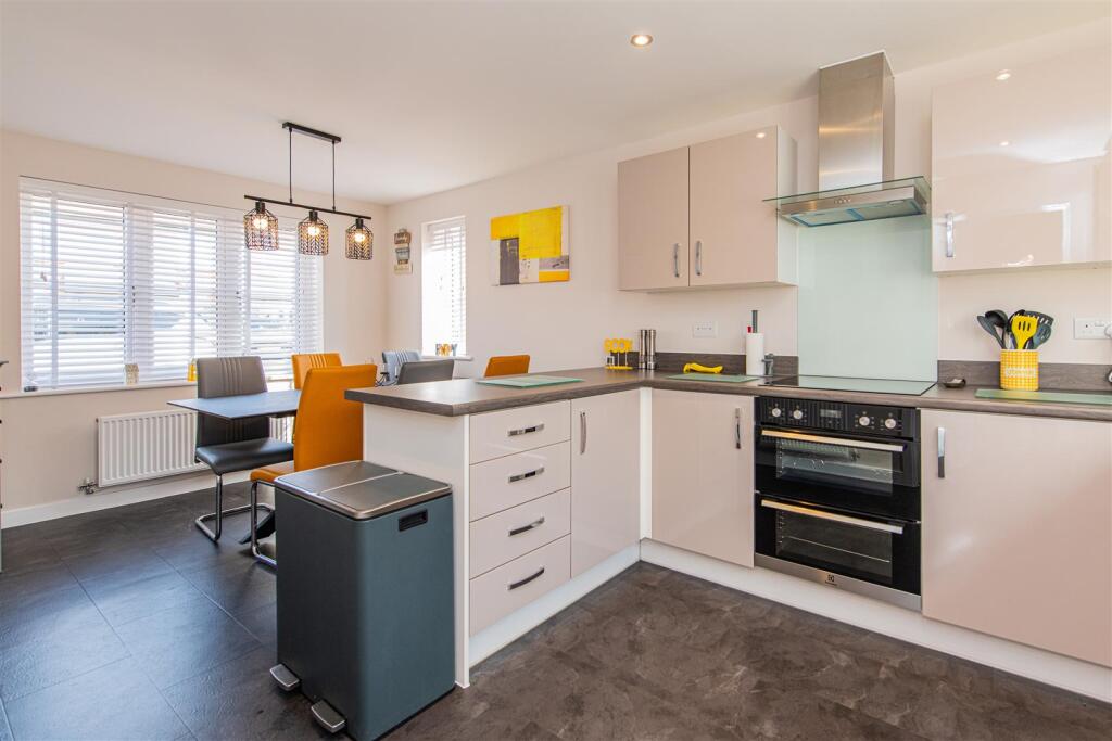 House in Weldon, Weldon Park, Priors Hall Park - View 4